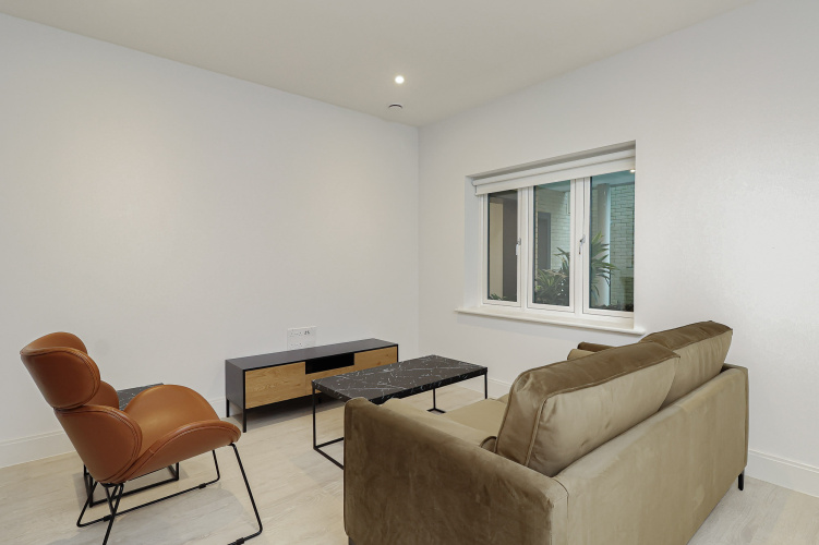 1  bedroom flat to rent in Memorial Avenue, Slough SL1-image 1