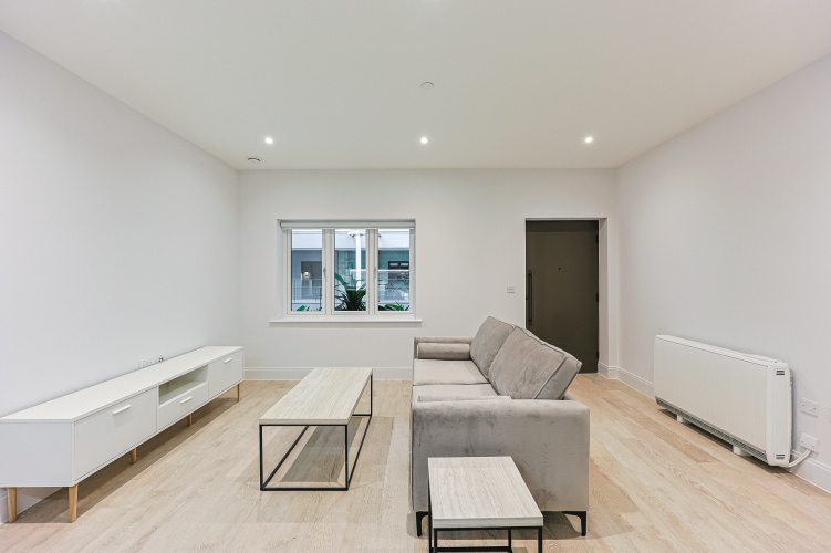 1  bedroom flat to rent in Memorial Avenue, Slough, SL1-image 1