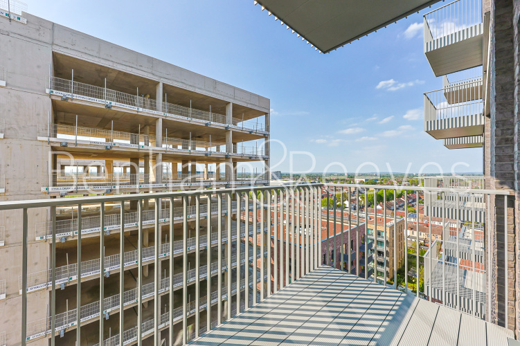 1  bedroom flat to rent in Viola House, Greenleaf Walk, UB1-image 18