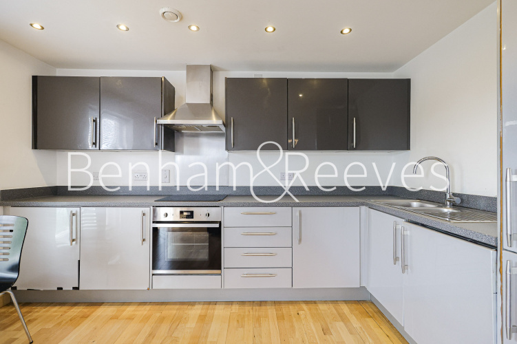 2  bedrooms flat to rent in Porters Way, West Drayton, UB7-image 2