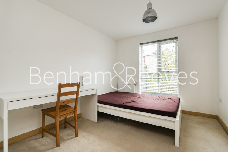 2  bedrooms flat to rent in Porters Way, West Drayton, UB7-image 3