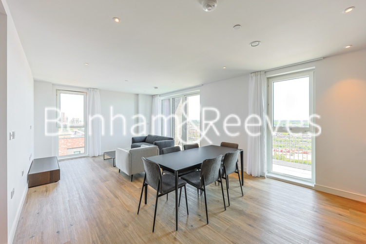 3  bedrooms flat to rent in Greenleaf Walk, Southall, UB1-image 11