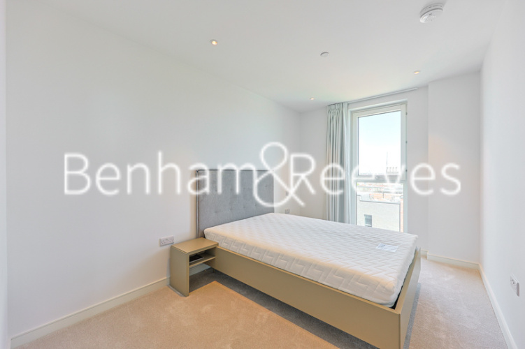 3  bedrooms flat to rent in Greenleaf Walk, Southall, UB1-image 12
