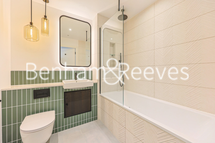3  bedrooms flat to rent in Greenleaf Walk, Southall, UB1-image 14