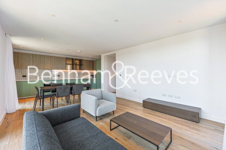3  bedrooms flat to rent in Greenleaf Walk, Southall, UB1-image 16