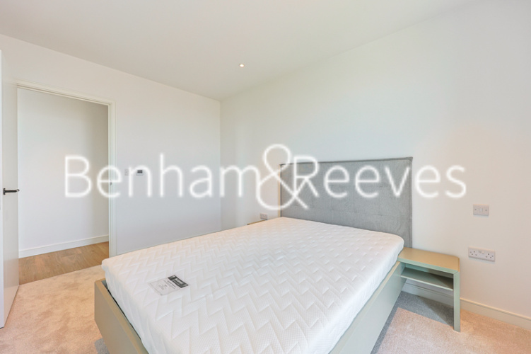 3  bedrooms flat to rent in Greenleaf Walk, Southall, UB1-image 17