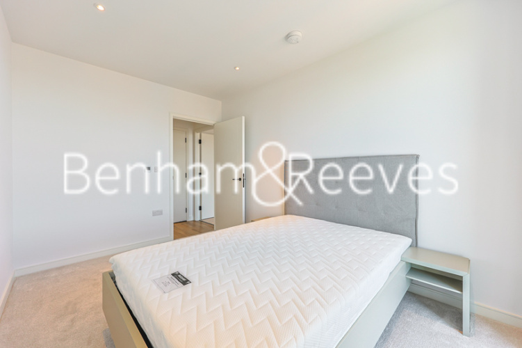3  bedrooms flat to rent in Greenleaf Walk, Southall, UB1-image 18