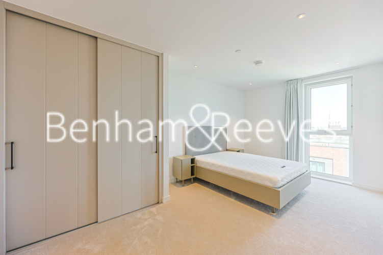 3  bedrooms flat to rent in Greenleaf Walk, Southall, UB1-image 19