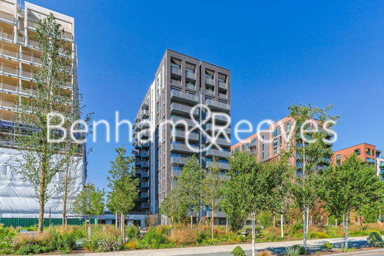 3  bedrooms flat to rent in Greenleaf Walk, Southall, UB1-image 22