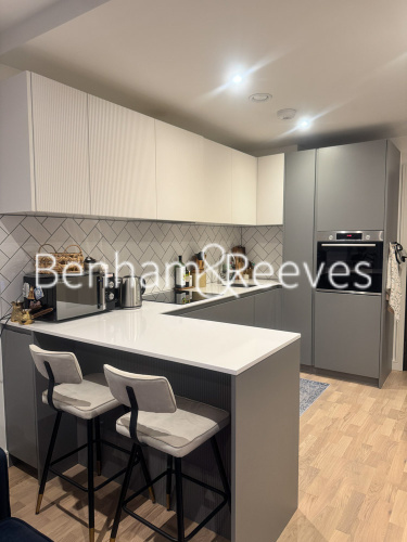 Studio flat to rent in Arber House, Greenleaf Walk, UB1-image 2