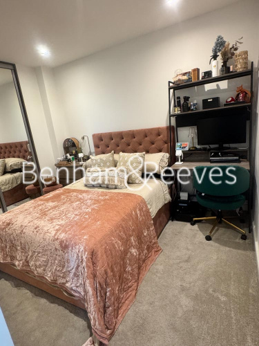 Studio flat to rent in Arber House, Greenleaf Walk, UB1-image 3