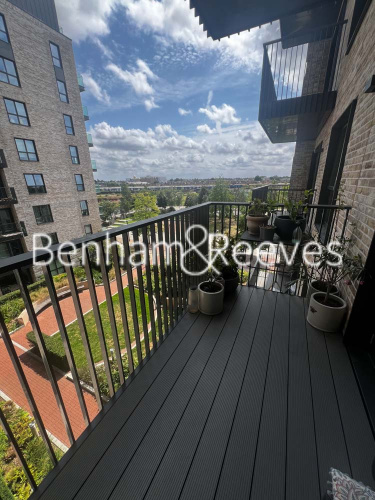 Studio flat to rent in Arber House, Greenleaf Walk, UB1-image 5