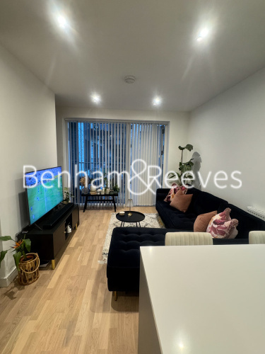 Studio flat to rent in Arber House, Greenleaf Walk, UB1-image 6