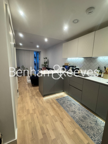 Studio flat to rent in Arber House, Greenleaf Walk, UB1-image 7