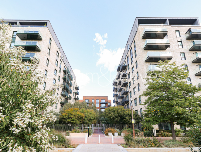 Studio flat to rent in Arber House, Greenleaf Walk, UB1-image 15