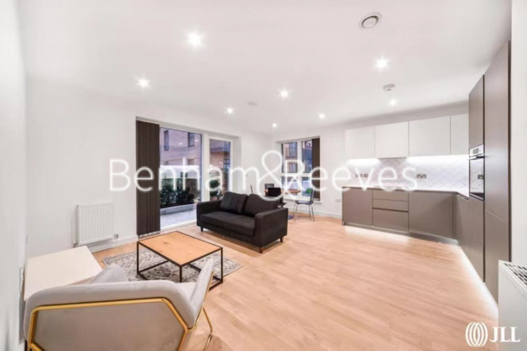 2  bedrooms flat to rent in Watson House, Greenleaf Walk, UB1-image 1