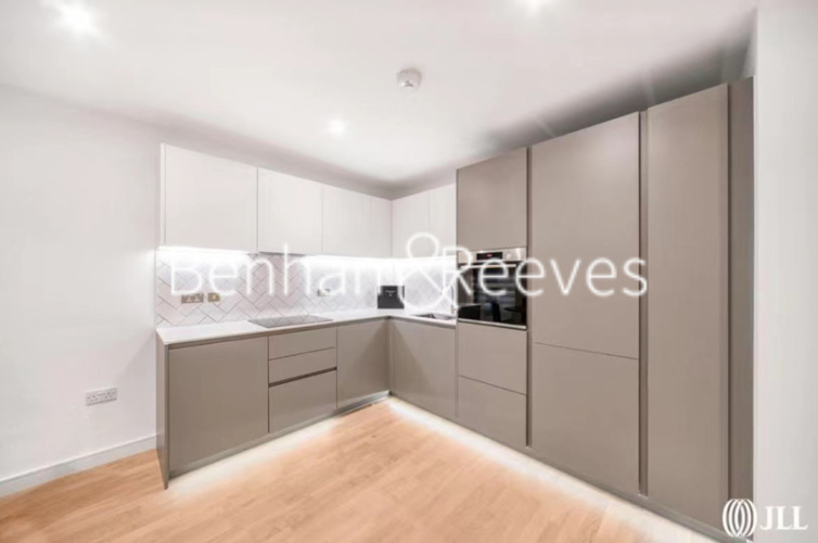 2  bedrooms flat to rent in Watson House, Greenleaf Walk, UB1-image 2