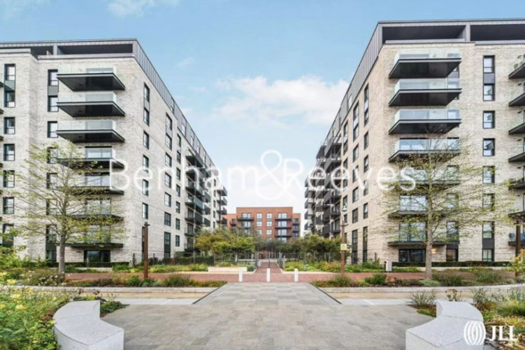 2  bedrooms flat to rent in Watson House, Greenleaf Walk, UB1-image 5