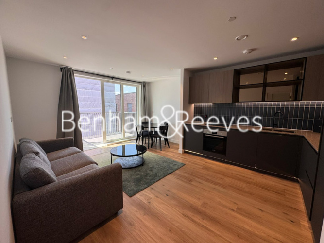 1  bedroom flat to rent in Viola House, Greenleaf Walk, UB1-image 1