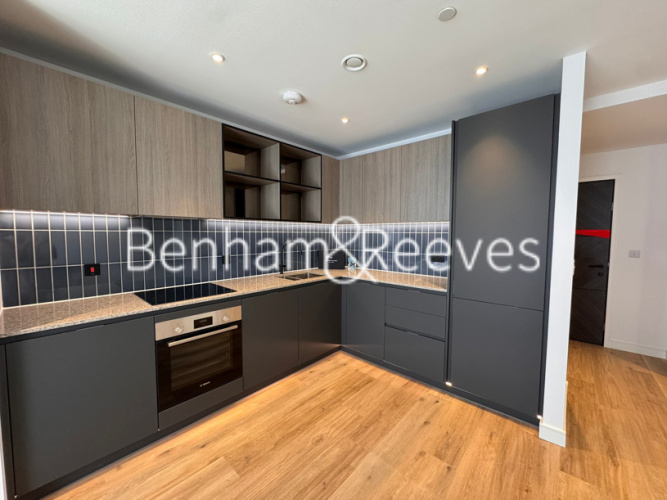 1  bedroom flat to rent in Viola House, Greenleaf Walk, UB1-image 2