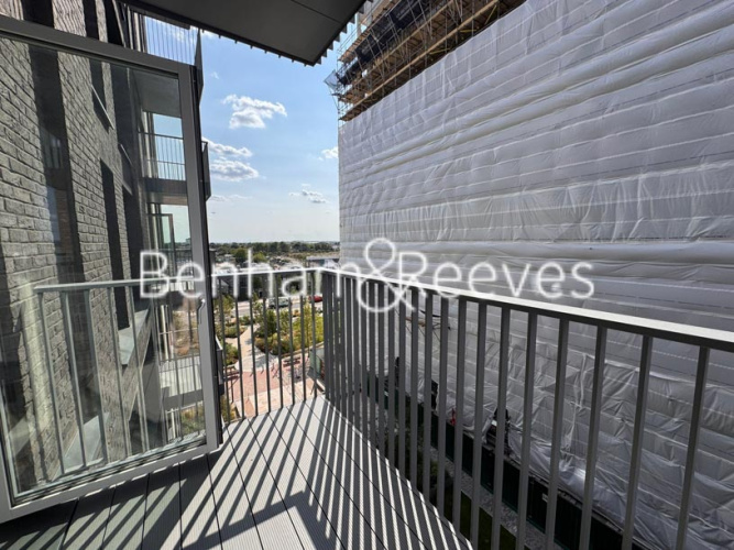 1  bedroom flat to rent in Viola House, Greenleaf Walk, UB1-image 5