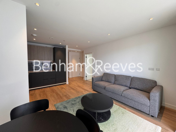 1  bedroom flat to rent in Viola House, Greenleaf Walk, UB1-image 6