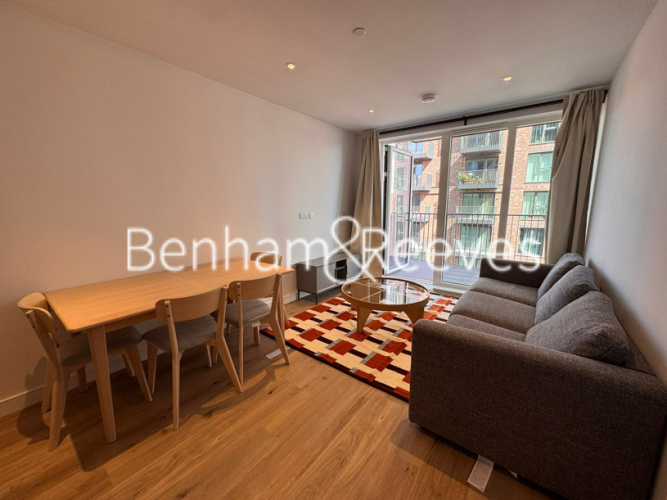 2  bedrooms flat to rent in Viola House, Greenleaf Walk, UB1-image 1