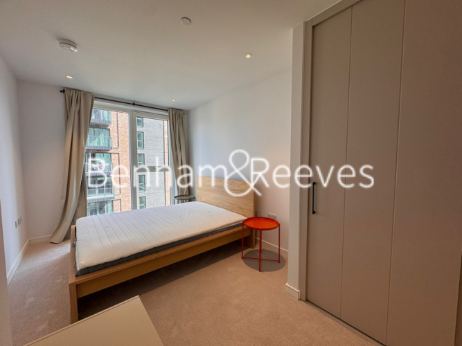 2  bedrooms flat to rent in Viola House, Greenleaf Walk, UB1-image 3