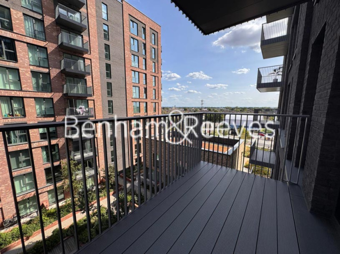 2  bedrooms flat to rent in Viola House, Greenleaf Walk, UB1-image 5