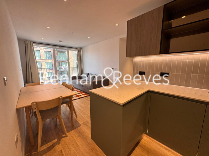 2  bedrooms flat to rent in Viola House, Greenleaf Walk, UB1-image 7
