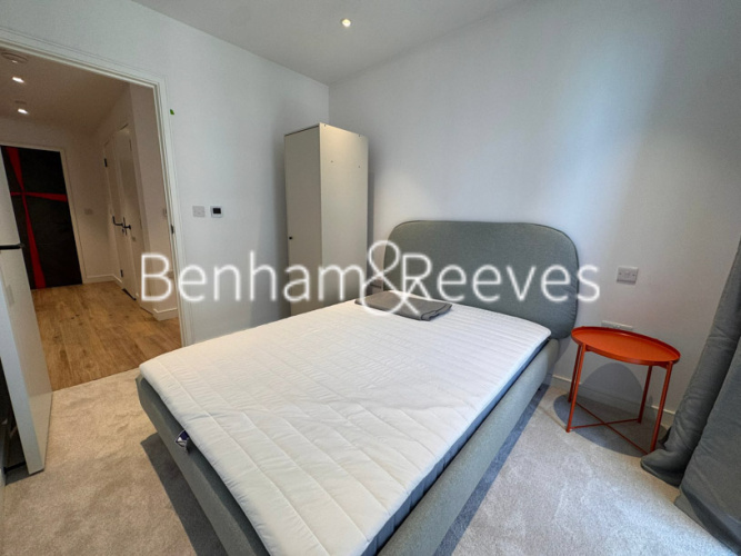 2  bedrooms flat to rent in Viola House, Greenleaf Walk, UB1-image 8