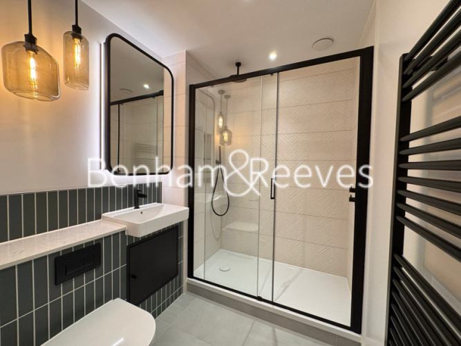 2  bedrooms flat to rent in Viola House, Greenleaf Walk, UB1-image 9