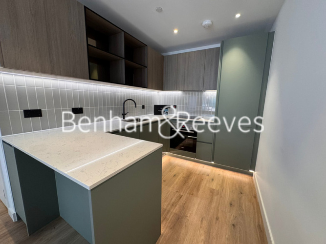 2  bedrooms flat to rent in Viola House, Greenleaf Walk, UB1-image 2