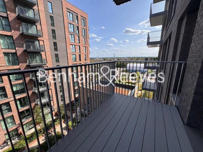 2  bedrooms flat to rent in Viola House, Greenleaf Walk, UB1-image 5