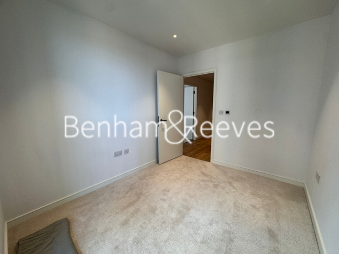 2  bedrooms flat to rent in Viola House, Greenleaf Walk, UB1-image 7