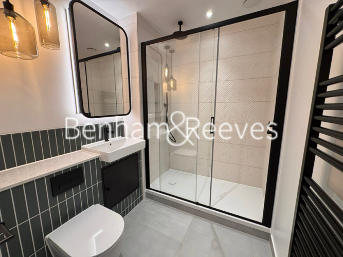 2  bedrooms flat to rent in Viola House, Greenleaf Walk, UB1-image 8
