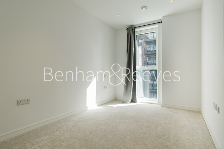2  bedrooms flat to rent in Viola House, Greenleaf Walk, UB1-image 14