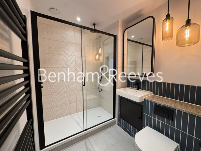 2  bedrooms flat to rent in Viola House, Greenleaf Walk, UB1-image 8