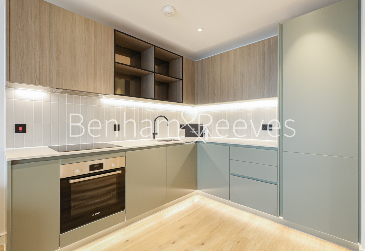 1  bedroom flat to rent in Viola House, Greenleaf Walk, UB1-image 2