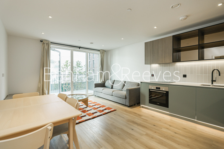 1  bedroom flat to rent in Viola House, Greenleaf Walk, UB1-image 7
