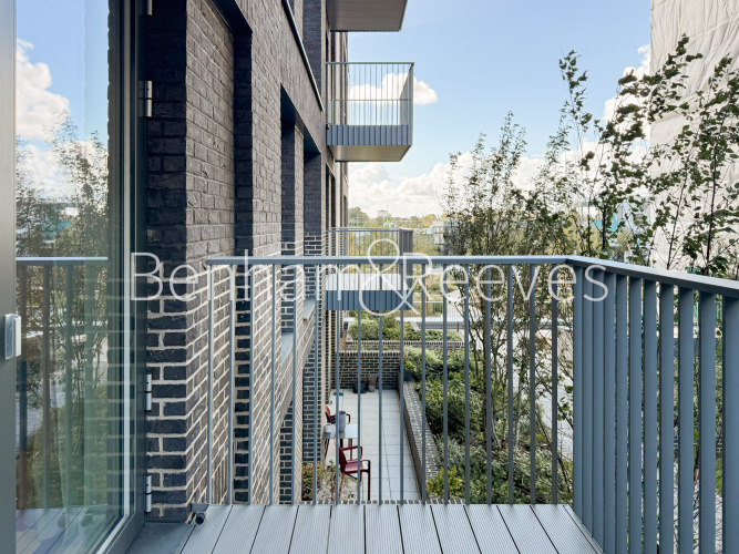1  bedroom flat to rent in Viola House, Greenleaf Walk, UB1-image 9