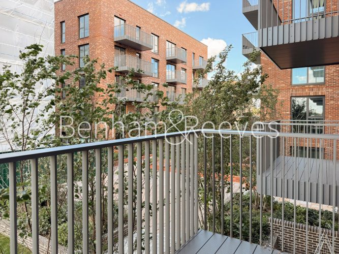 1  bedroom flat to rent in Viola House, Greenleaf Walk, UB1-image 12