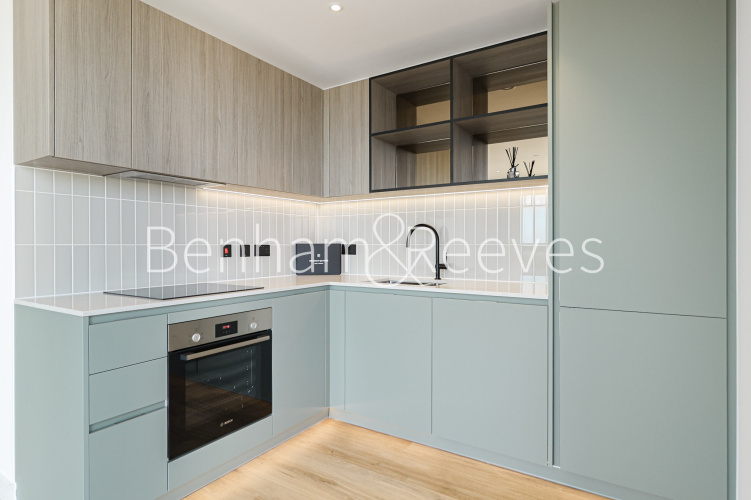 1  bedroom flat to rent in Viola House, Greenleaf Walk, UB1-image 2