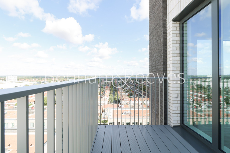 1  bedroom flat to rent in Viola House, Greenleaf Walk, UB1-image 5