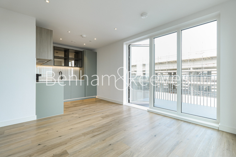 1  bedroom flat to rent in Viola House, Greenleaf Walk, UB1-image 7