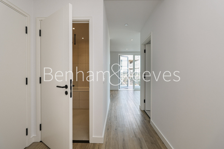 1  bedroom flat to rent in Viola House, Greenleaf Walk, UB1-image 11