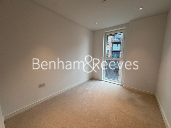 2  bedrooms flat to rent in Greenleaf Walk, Southall, UB1-image 7