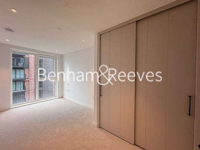 2  bedrooms flat to rent in Greenleaf Walk, Southall, UB1-image 8
