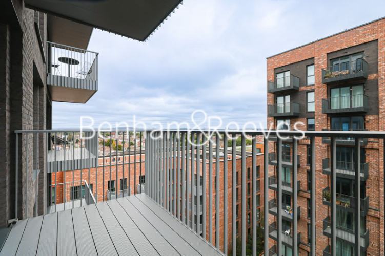 2  bedrooms flat to rent in Greenleaf Walk, Southall, UB1-image 11