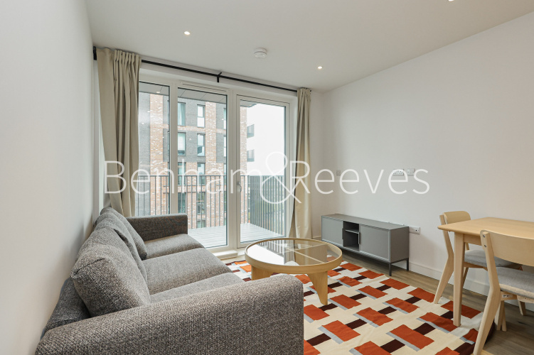 2  bedrooms flat to rent in Viola House, Greenleaf Walk, UB1-image 1